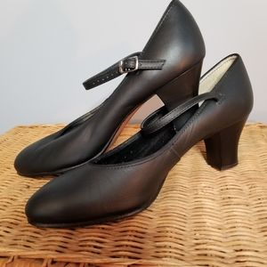 Danshuz Character Heels Black 2 inch Size 7.5